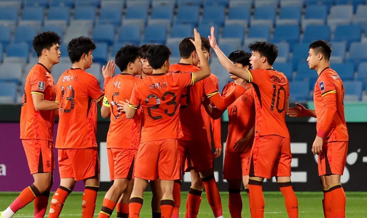 华体会官方-两场战罢抢占小组榜首，却暴露U23国足一大短板，亚洲杯恐难走远