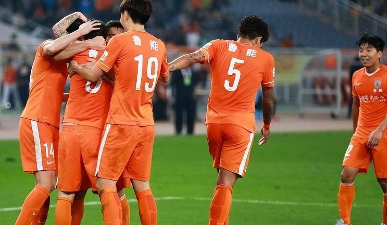 喜讯！15场进9球的葡超锋霸要来中超效力，球迷看好他去上港