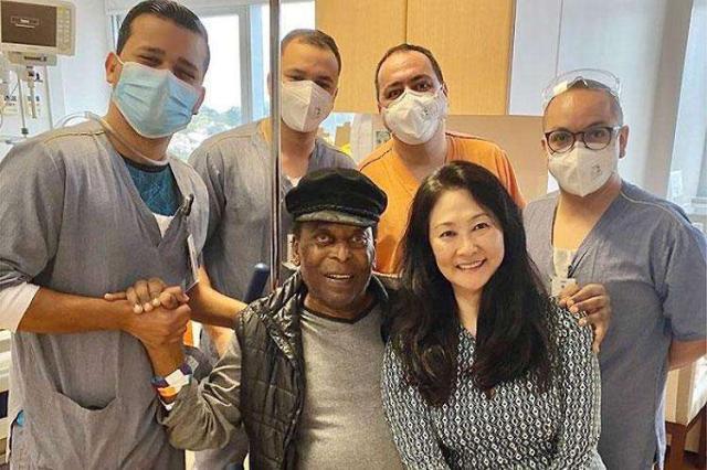 华体会官方-一个月后贝利终出院 做了结肠肿瘤手术 他得化疗