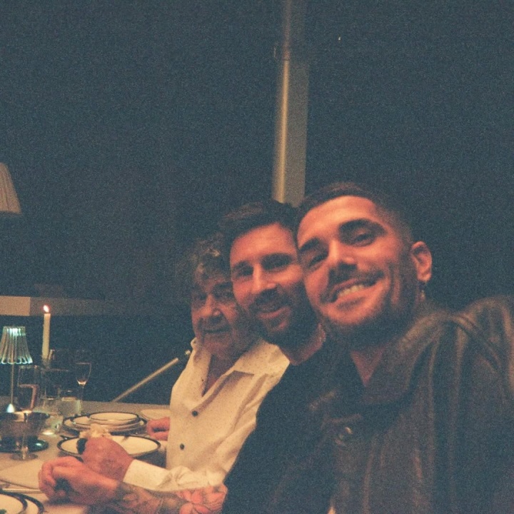 华体会官网-天后伴侣😍德保罗未婚妻29岁生日，两人甜蜜自拍，梅西出席派对