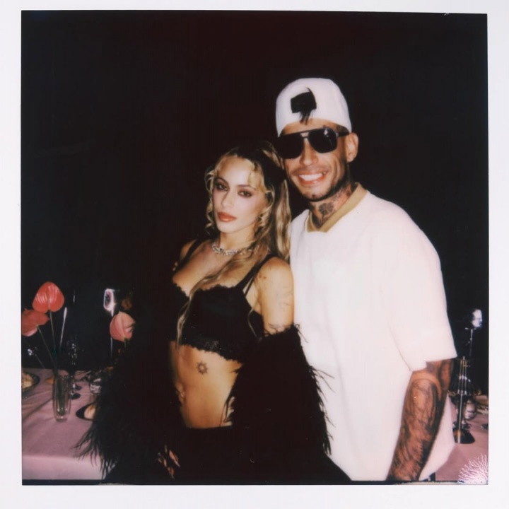 华体会官网-天后伴侣😍德保罗未婚妻29岁生日，两人甜蜜自拍，梅西出席派对