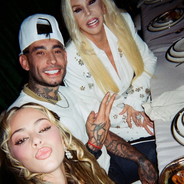 华体会官网-天后伴侣😍德保罗未婚妻29岁生日，两人甜蜜自拍，梅西出席派对